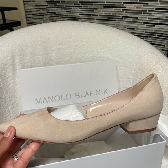 Manolo Blahnik Lista Pointed Toe Pump